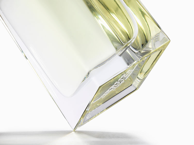 اكتشف مسارات جديدة مع عطر H24 الجديد